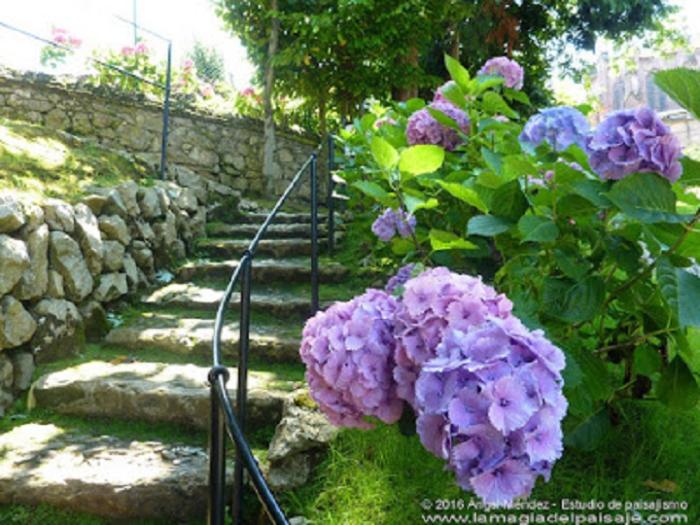 El Capricho de Gaudí, escaleras jardín